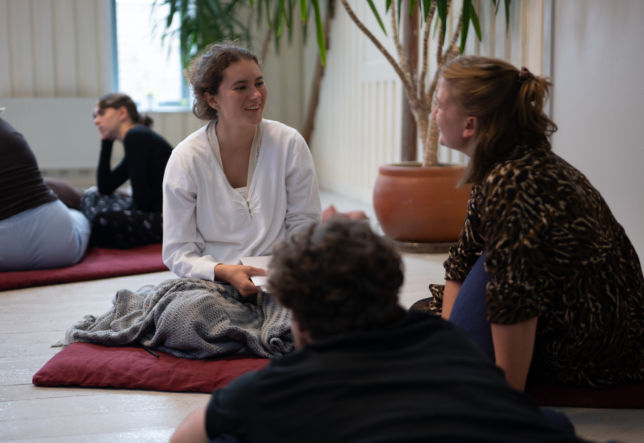 Yoga og meditation i naturen med fokus p&aring; mindfulness, indre ro og personlig udvikling