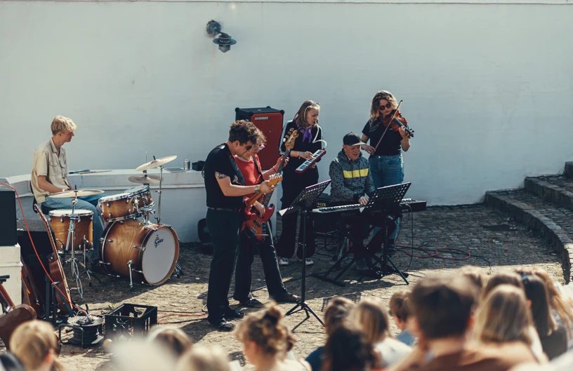 Komponering og sammenspil med musik, udvikling af kreativitet, samarbejde og personlig udvikling.